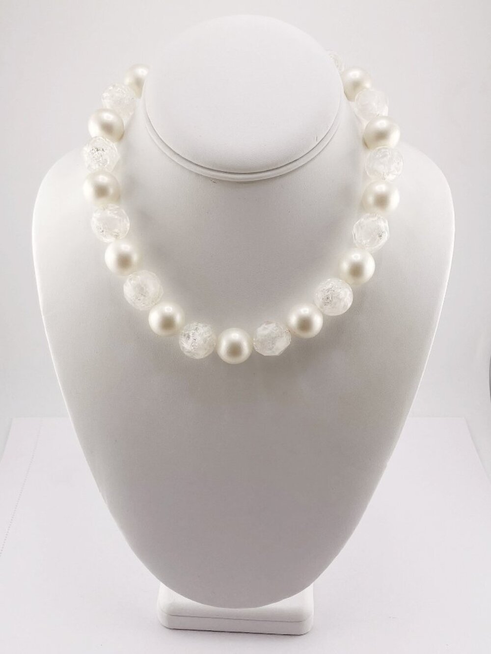VINTAGE Clear and white round plastic bead choker necklace  1950s 1960s jewelry